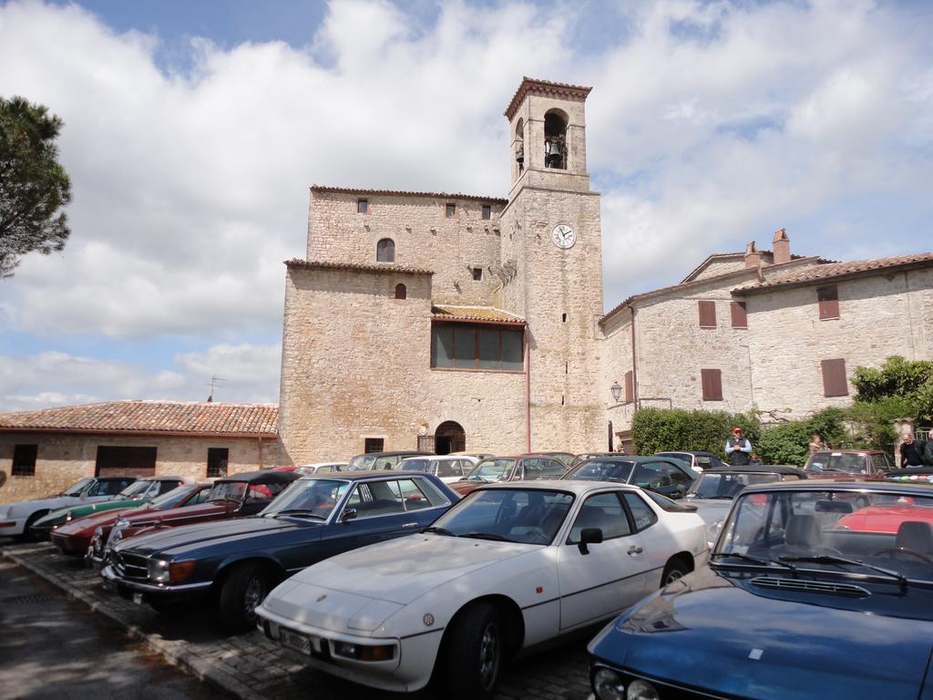 Castello Izzalini Todi Resort Exterior foto