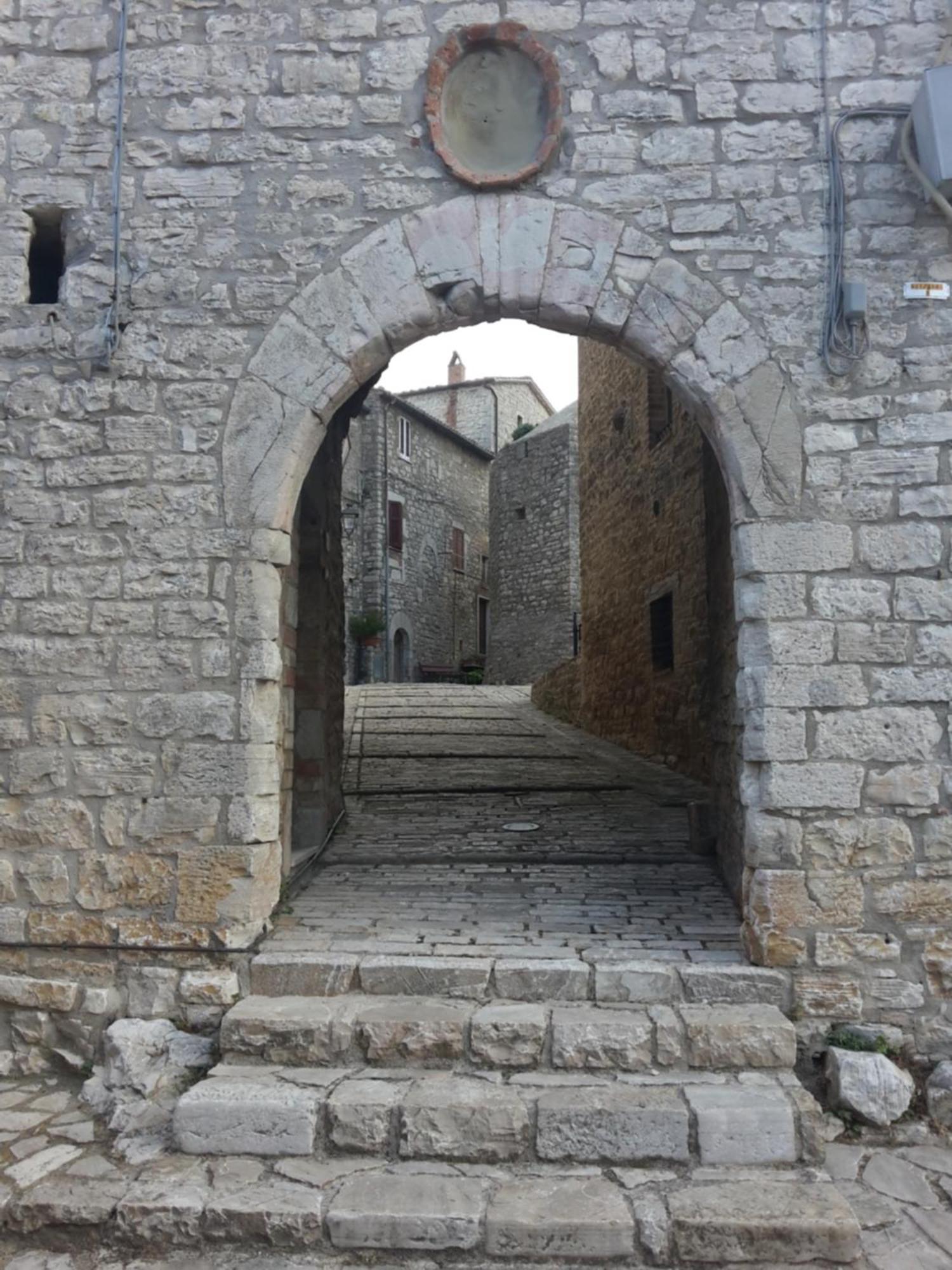 Castello Izzalini Todi Resort Exterior foto